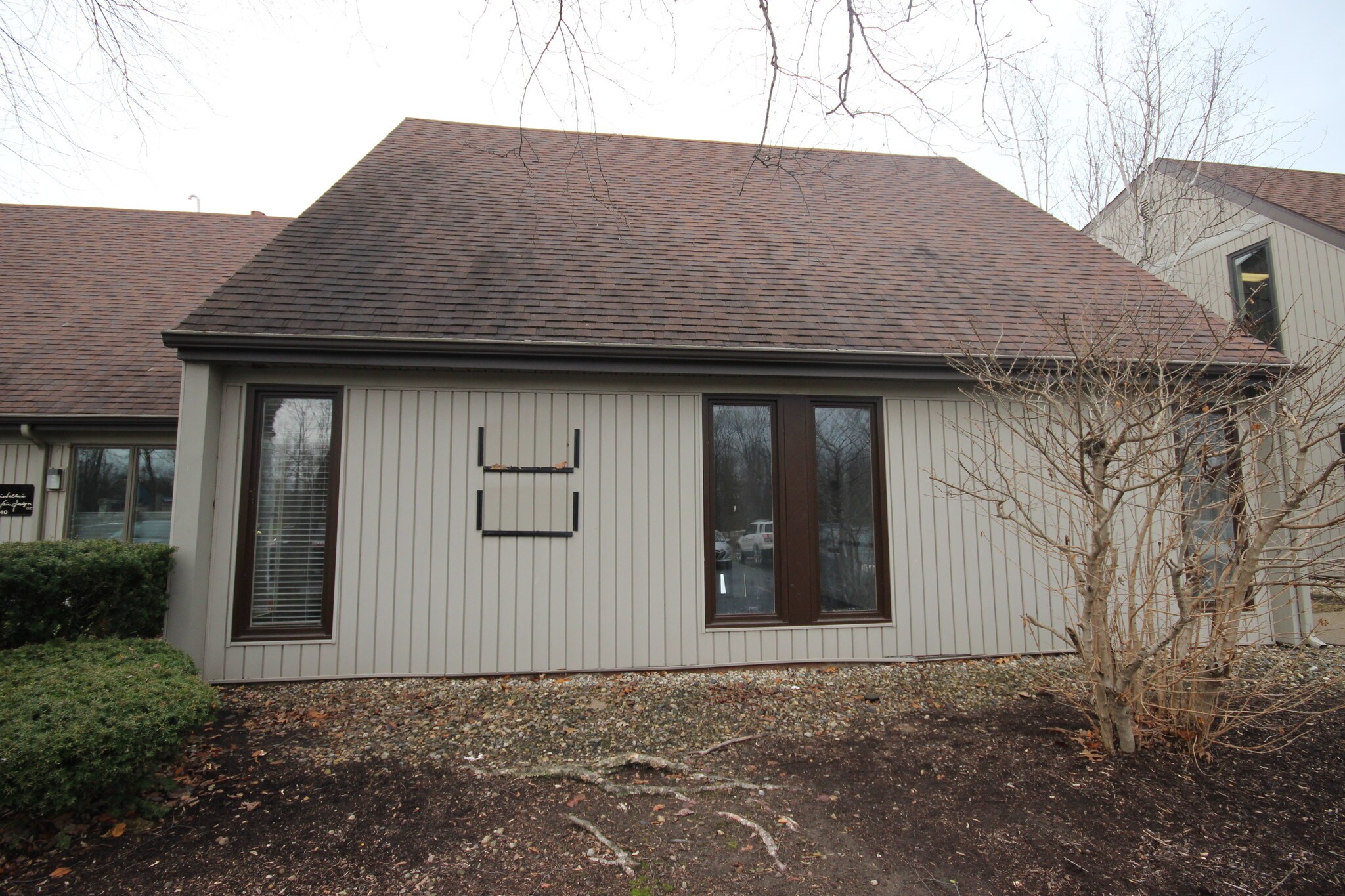 3326 Mallard Cove Ln, Fort Wayne, IN for sale Primary Photo- Image 1 of 1