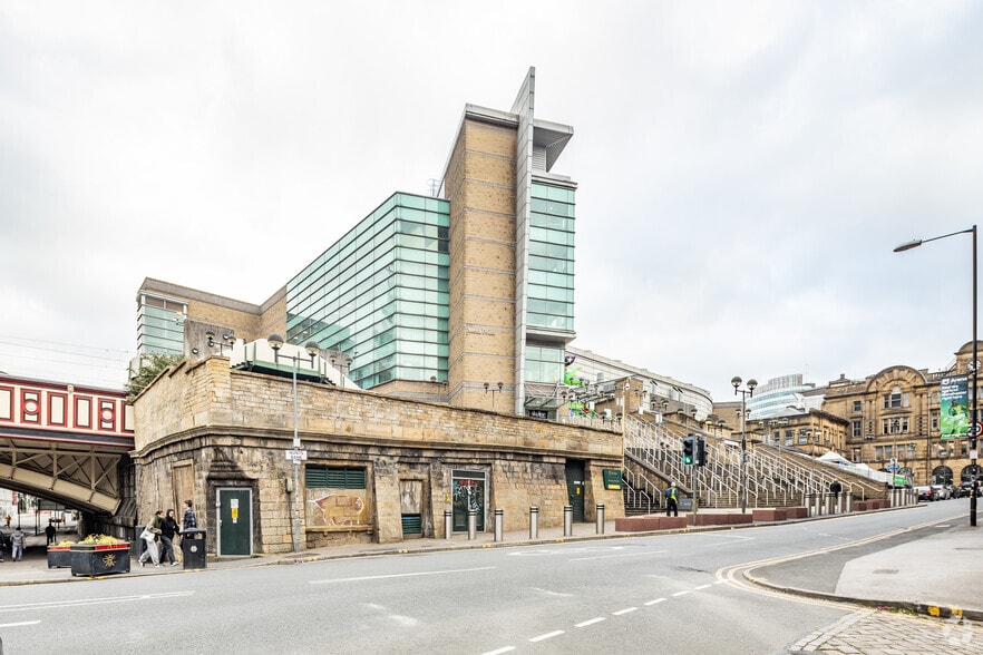23 Hunts Bank, Manchester for sale - Primary Photo - Image 1 of 1