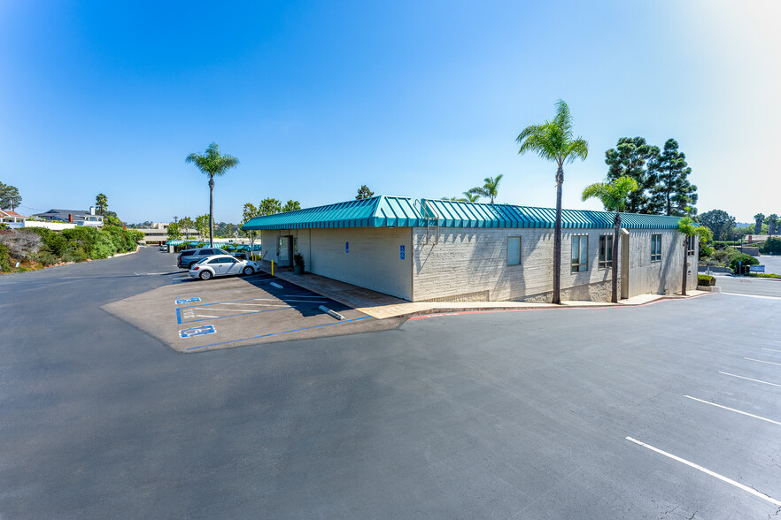 530 Lomas Santa Fe Dr, Solana Beach, CA for lease - Building Photo - Image 2 of 3