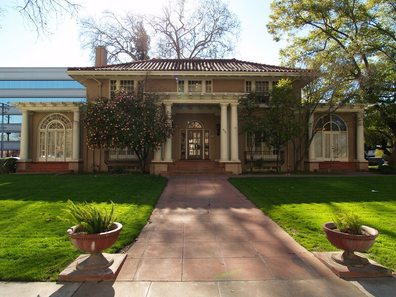 915 17th St, Modesto, CA for sale - Primary Photo - Image 1 of 1