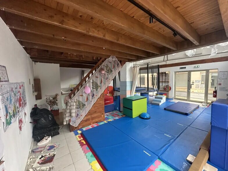 Retail in Montauroux for lease - Interior Photo - Image 2 of 8