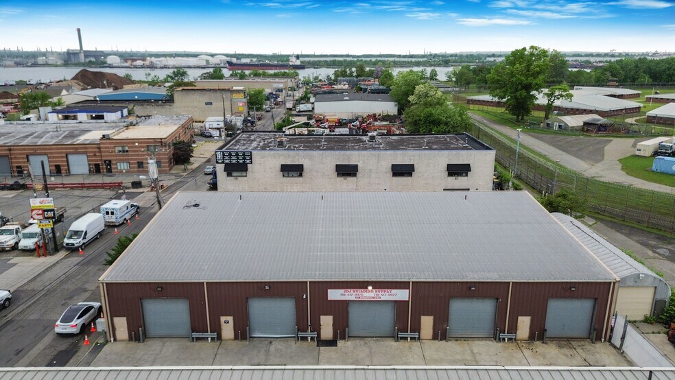 141 Industrial Loop, Staten Island, NY for sale - Building Photo - Image 1 of 1