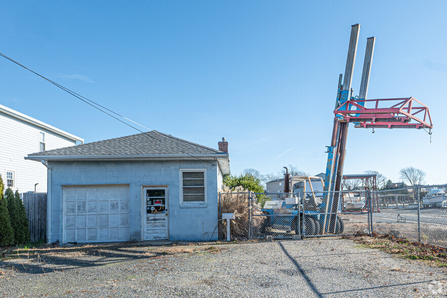 2545 Bellmore Ave, Bellmore, NY for sale - Primary Photo - Image 1 of 9