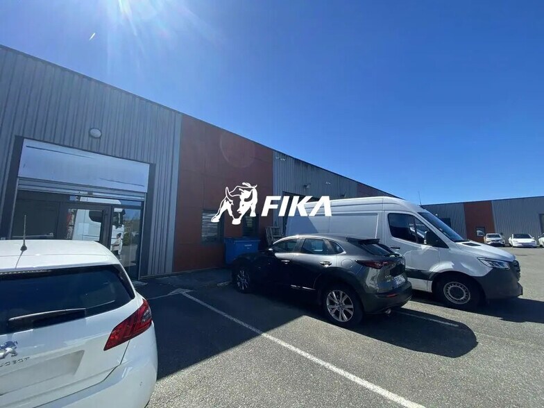 Flex in Montrabé for lease - Building Photo - Image 1 of 4