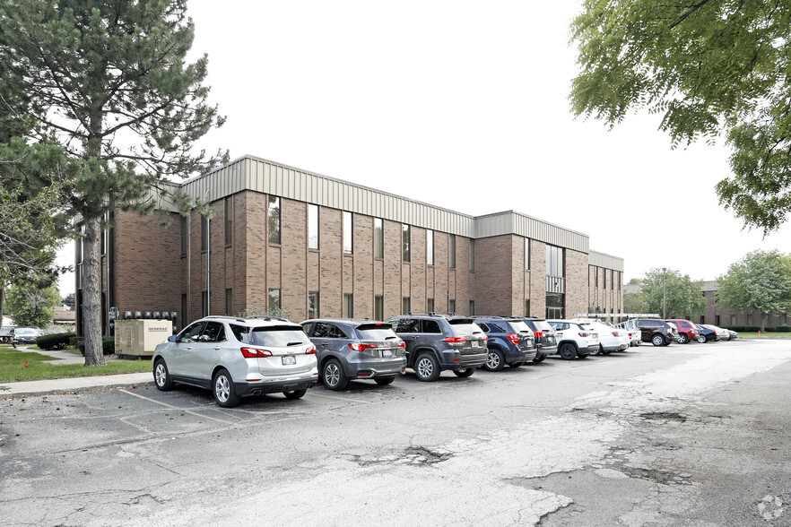 40500 Ann Arbor Rd, Plymouth, MI for lease - Building Photo - Image 3 of 7