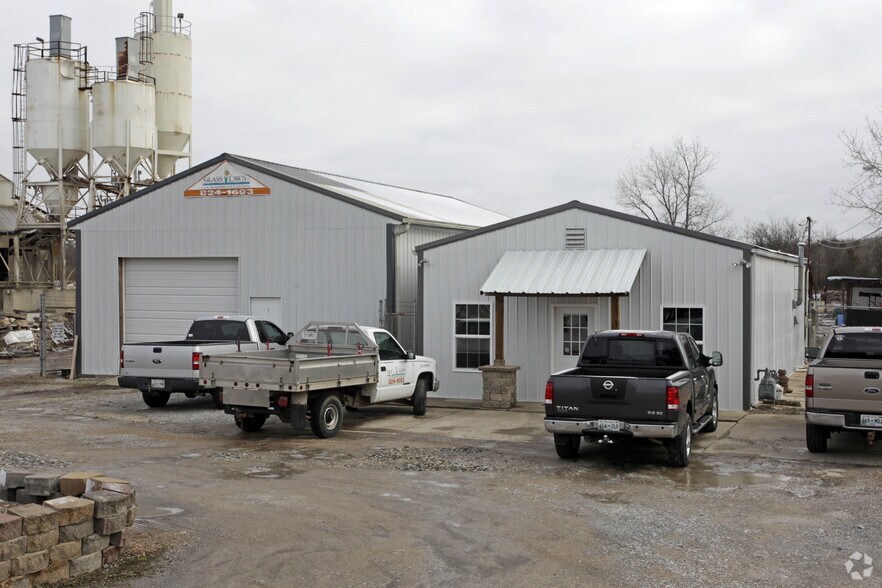 177 S Center Point Rd, Hendersonville, TN 37075