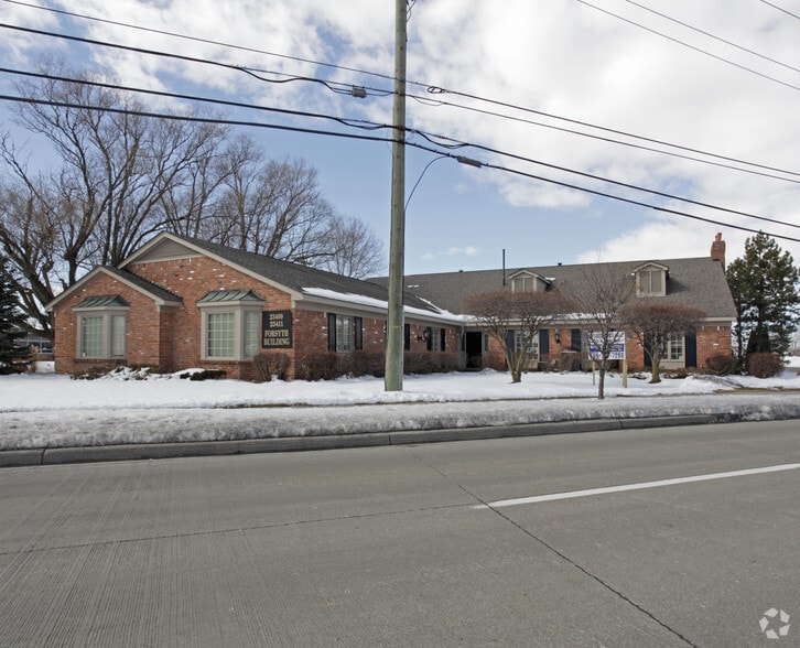 23409-23411 Jefferson Ave, Saint Clair Shores, MI for lease - Building Photo - Image 3 of 13