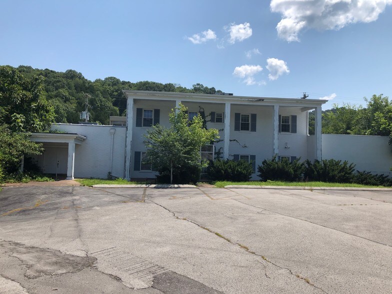 407 E Gore Ave, Gainesboro, TN 38562