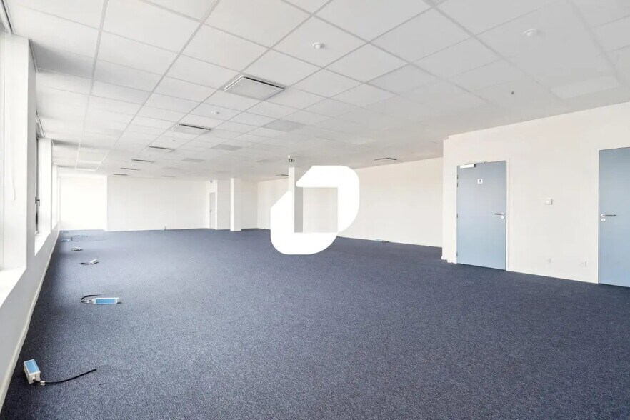 Office in Chessy for lease - Interior Photo - Image 2 of 13