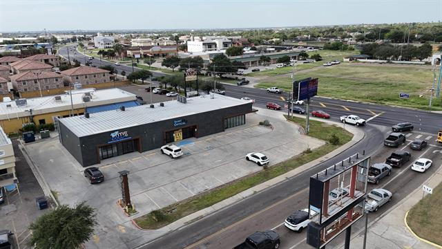 1401 Jacaman Rd, Laredo, TX for lease - Primary Photo - Image 1 of 24