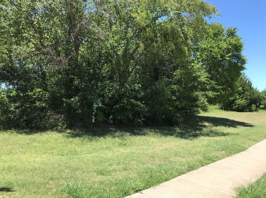 2813 Kingswood Blvd, Grand Prairie, TX for sale Primary Photo- Image 1 of 1