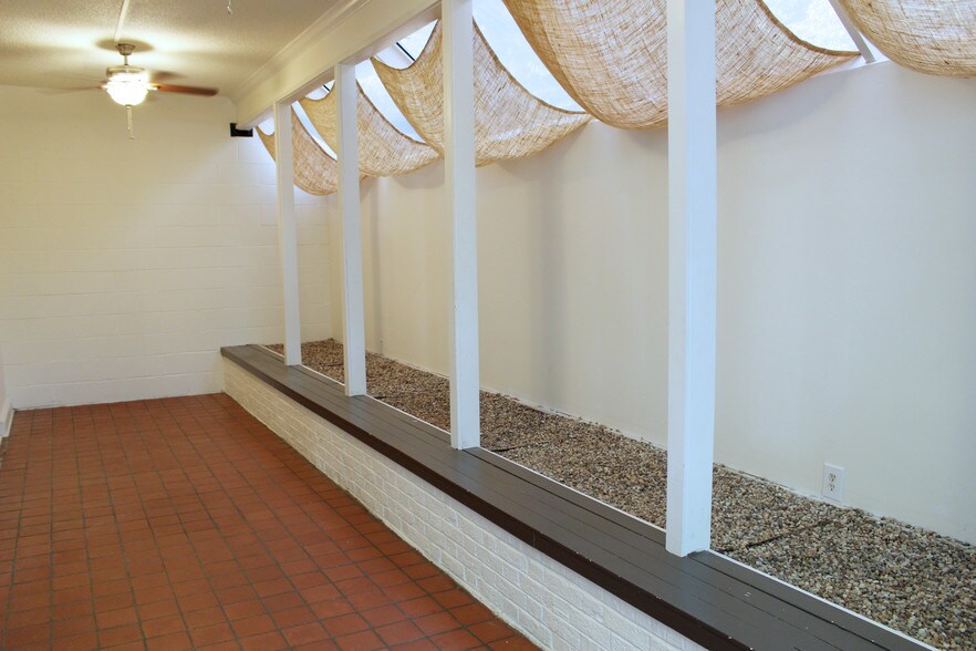 1202 Hawthorne St, Houston, TX 77006