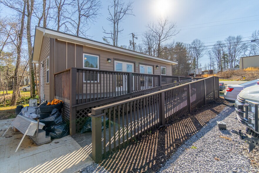 1235 Charlotte Hwy, Fairview, NC 28730