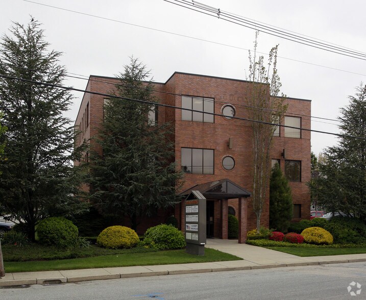 Office in Cranston, RI for sale - Primary Photo - Image 1 of 1