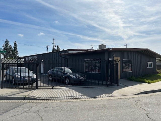 2216 N St, Bakersfield, CA for sale - Building Photo - Image 2 of 2