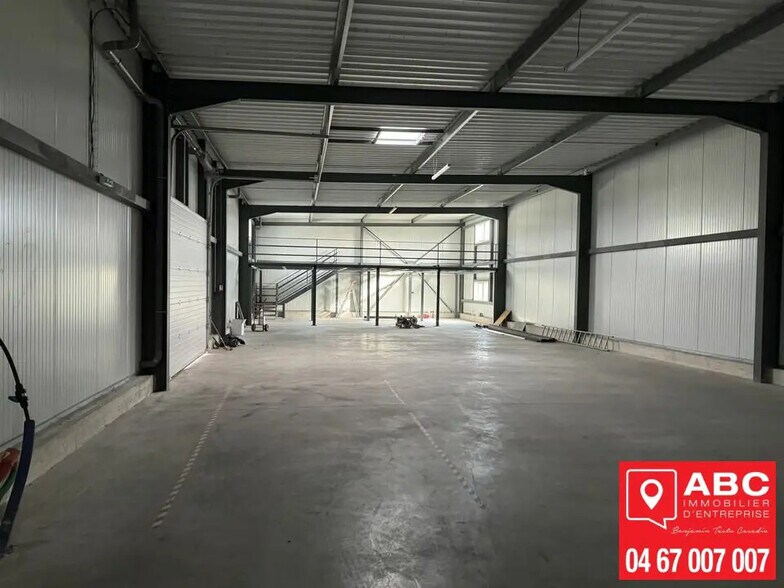 Flex in Perpignan for lease - Interior Photo - Image 2 of 5