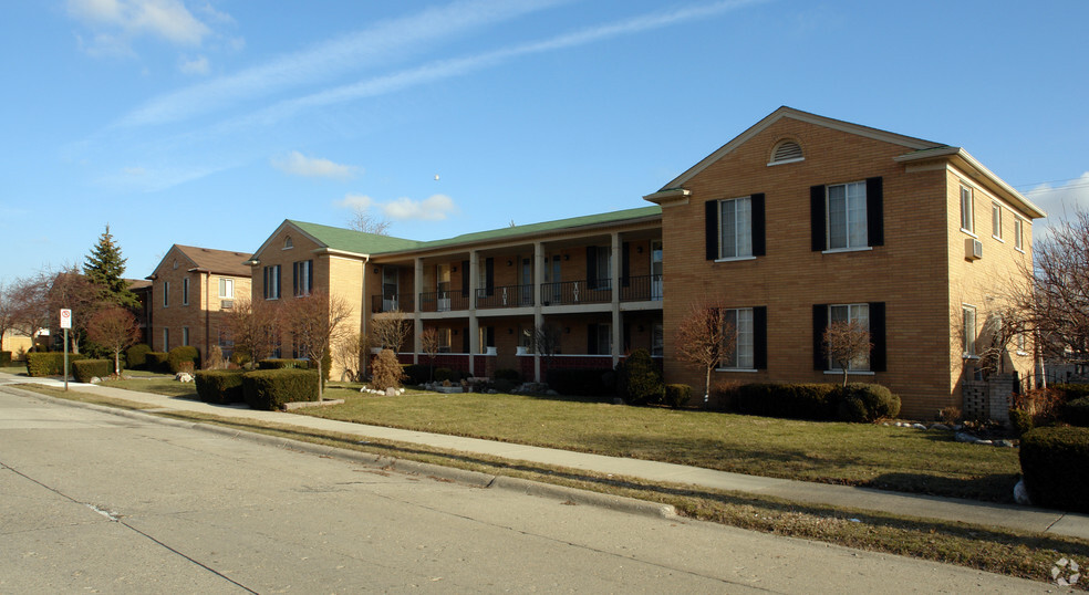 16267 Aurora Ave, Eastpointe, MI for sale - Primary Photo - Image 1 of 1