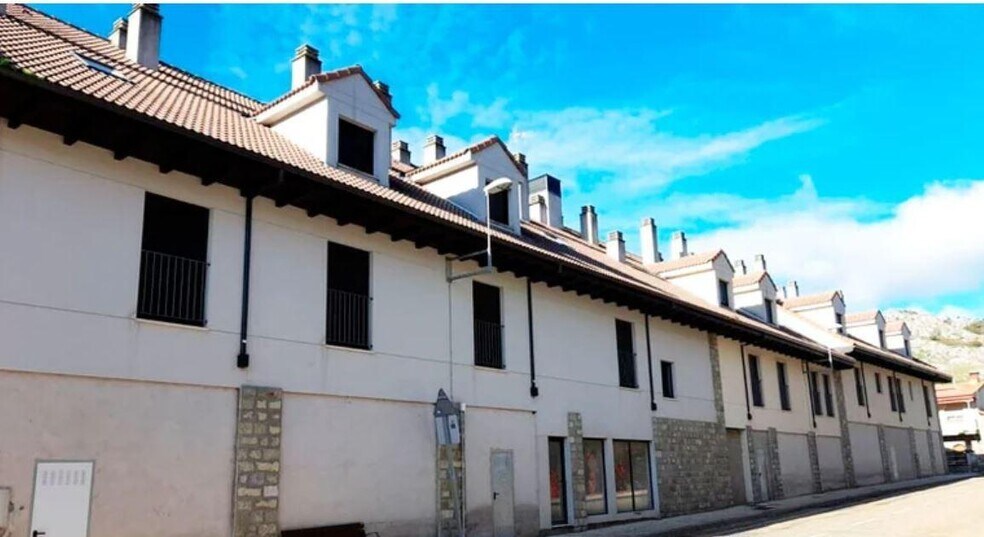 Retail in Puebla de Lillo, León for sale - Building Photo - Image 3 of 8