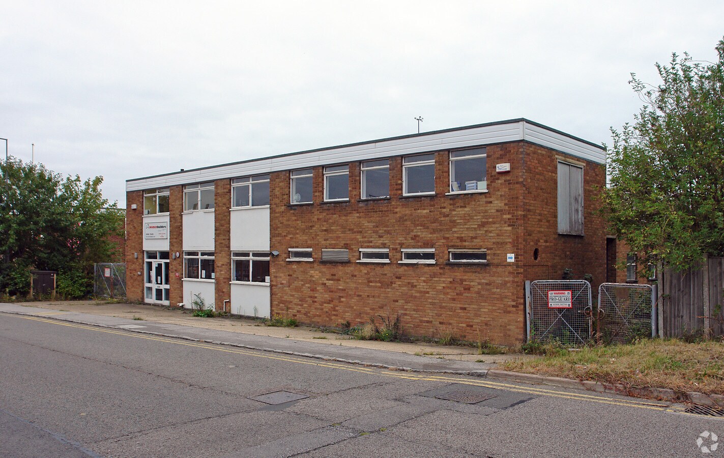 25 First Ave, Milton Keynes, BKM MK1 1DX 25 First Ave, Milton Keynes, BKM MK1 1DX