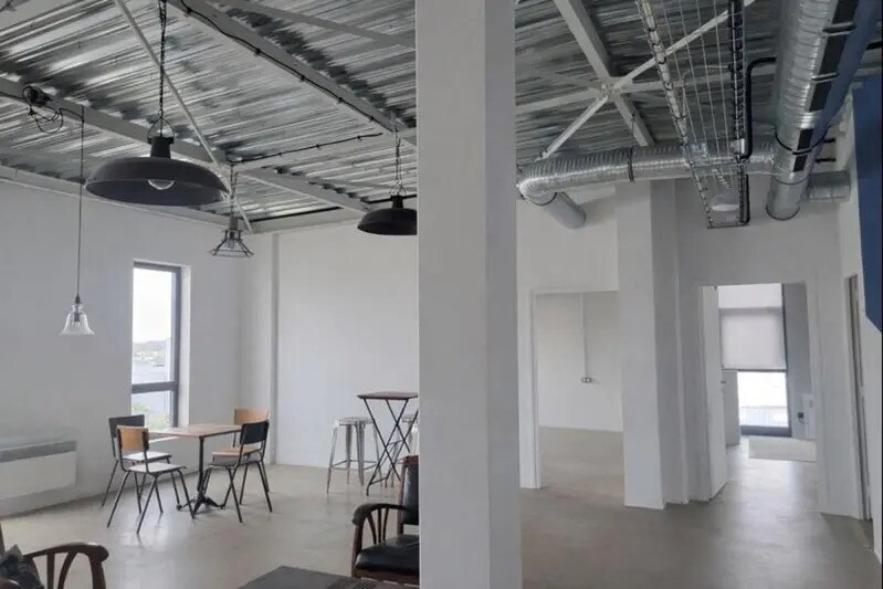 Office in Vannes for lease - Interior Photo - Image 2 of 5