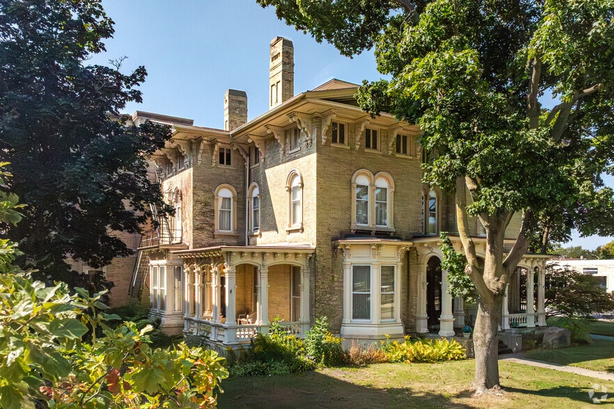 1012 Main St, Racine, WI for sale - Primary Photo - Image 1 of 1