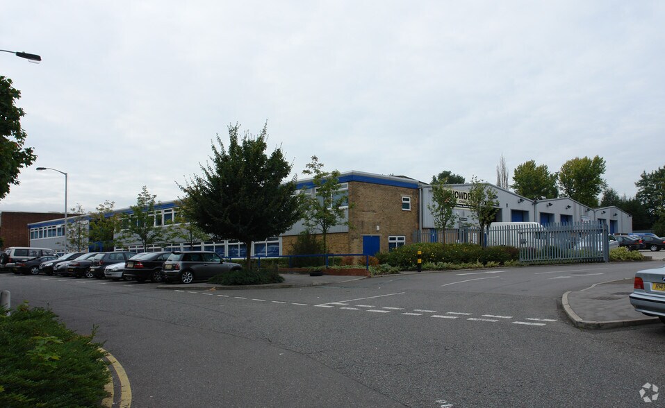 41 Imperial Way, Croydon for lease - Building Photo - Image 3 of 8