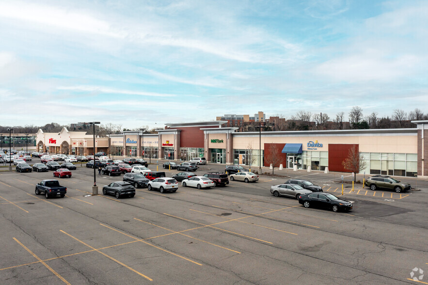 999 E Ridge Rd, Rochester, NY for lease - Building Photo - Image 1 of 4