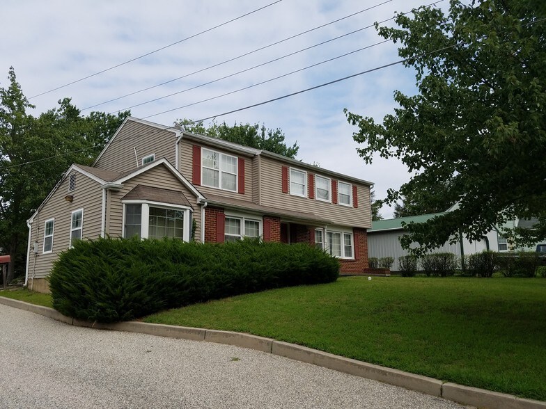 223 Gibbsboro Rd, Clementon, NJ 08021