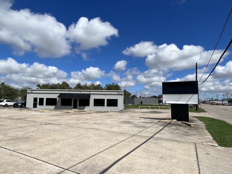 2931 Spencer Hwy, Pasadena, TX for sale - Building Photo - Image 1 of 1