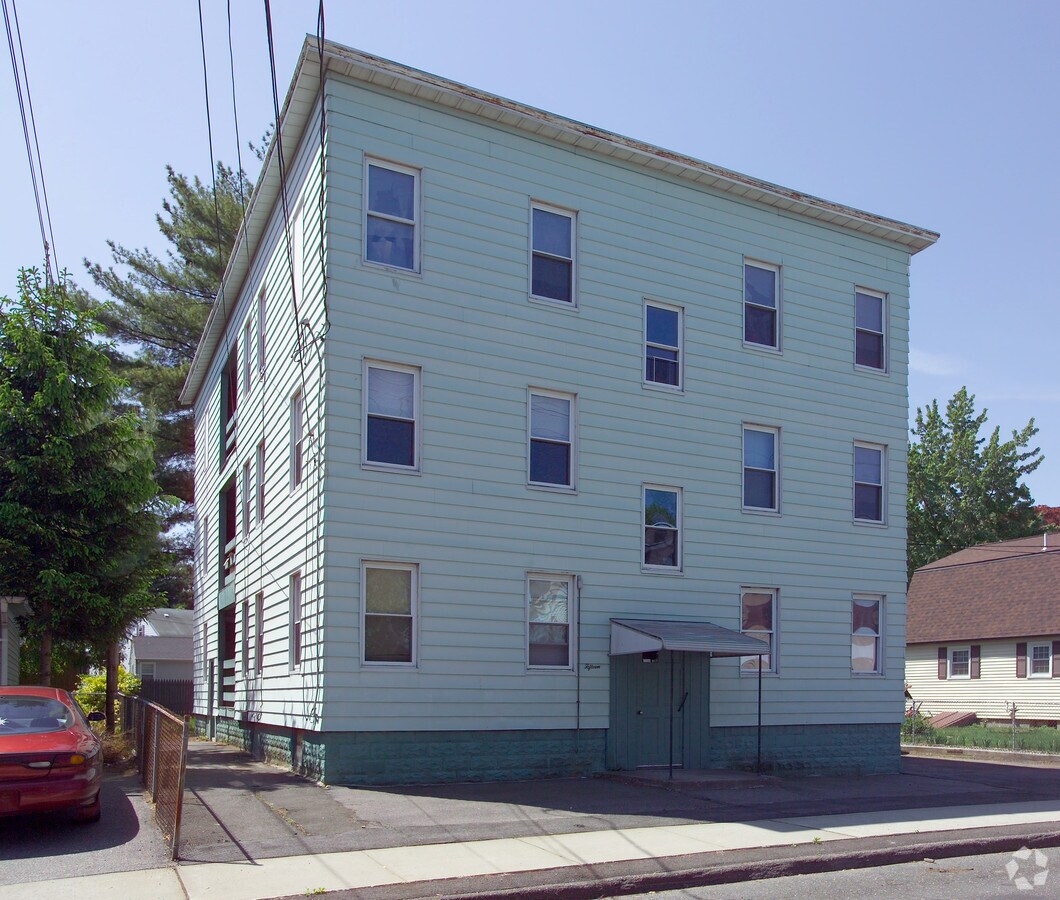 15 Franklin St, Chicopee, MA 01013