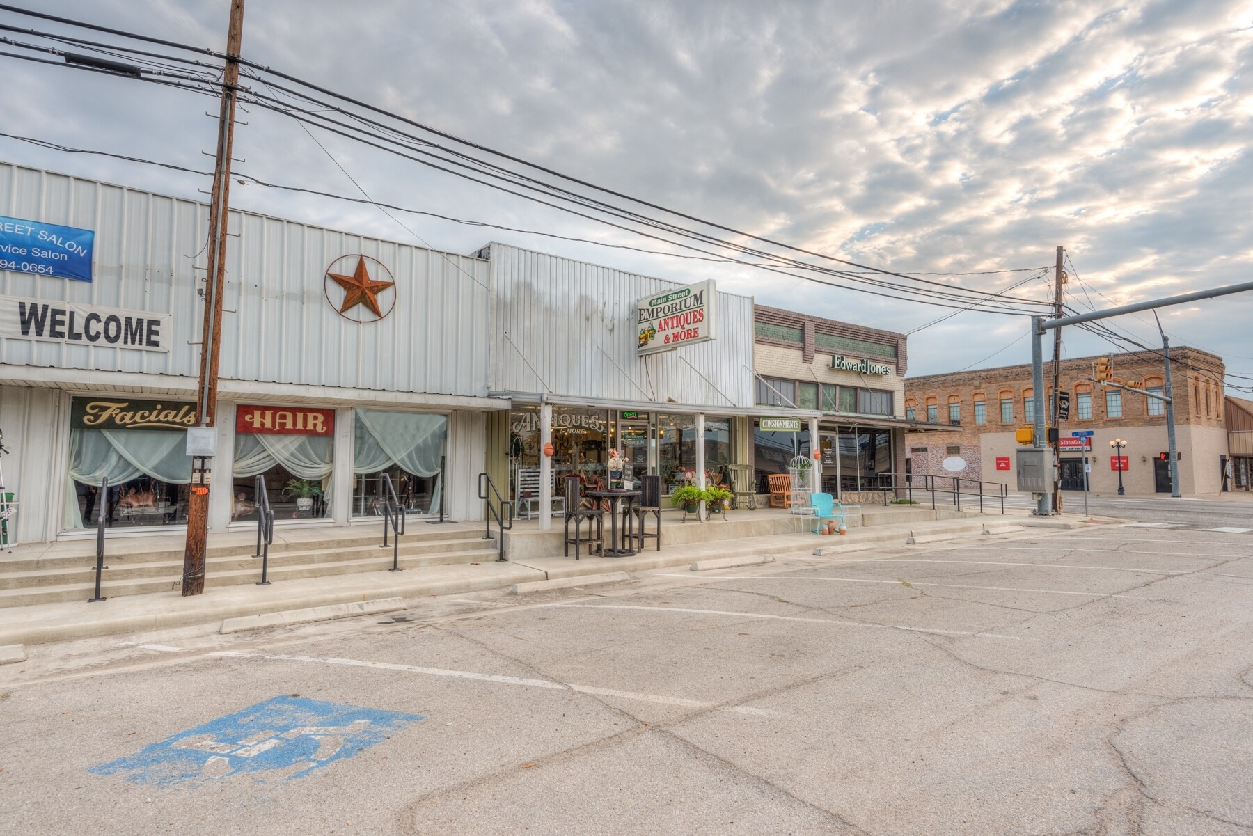 102 W Main St, Trinity, TX for sale Primary Photo- Image 1 of 1