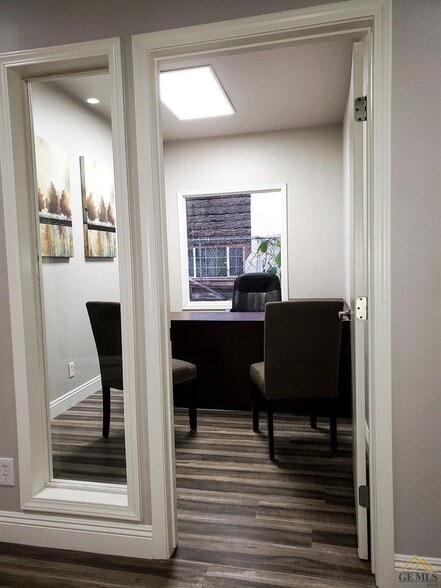 430 18th St, Bakersfield, CA for lease - Interior Photo - Image 2 of 7