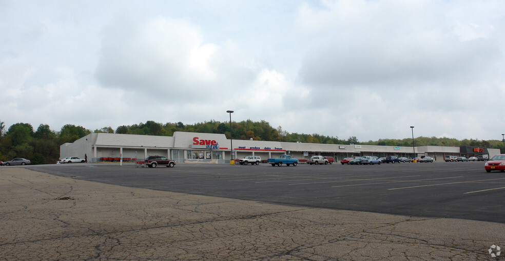 500 Hyde Park Rd, Leechburg, PA for lease - Primary Photo - Image 1 of 4