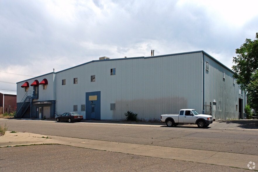 Warehouse Building With Yard For SALE portfolio of 2 properties for sale on LoopNet.com - Building Photo - Image 1 of 1