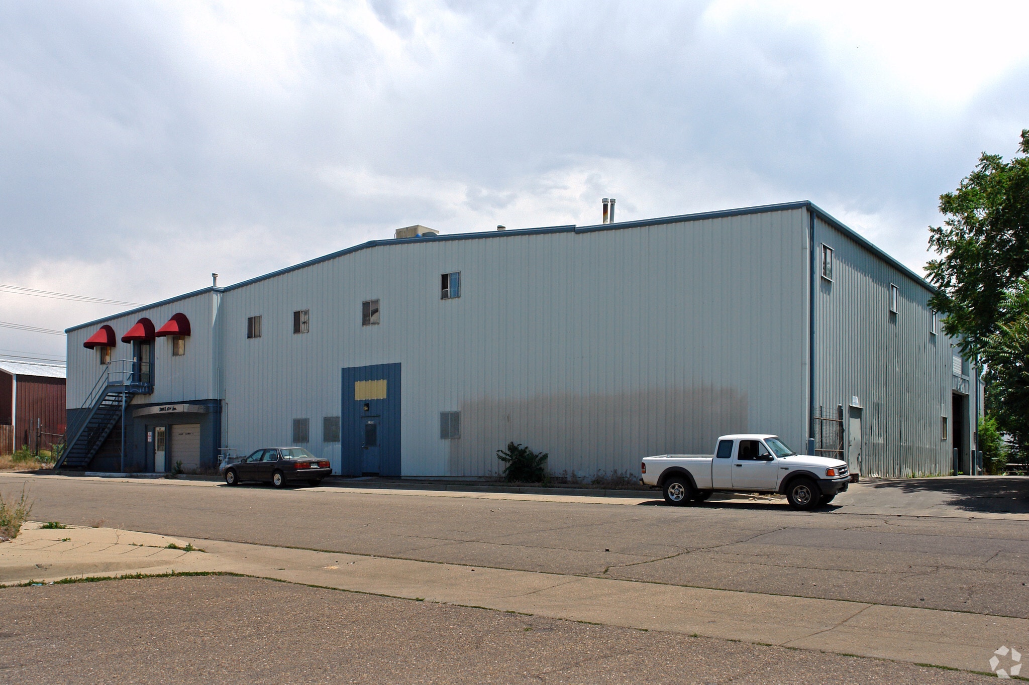 Warehouse Building With Yard For SALE portfolio of 2 properties for sale on LoopNet.com Building Photo- Image 1 of 2