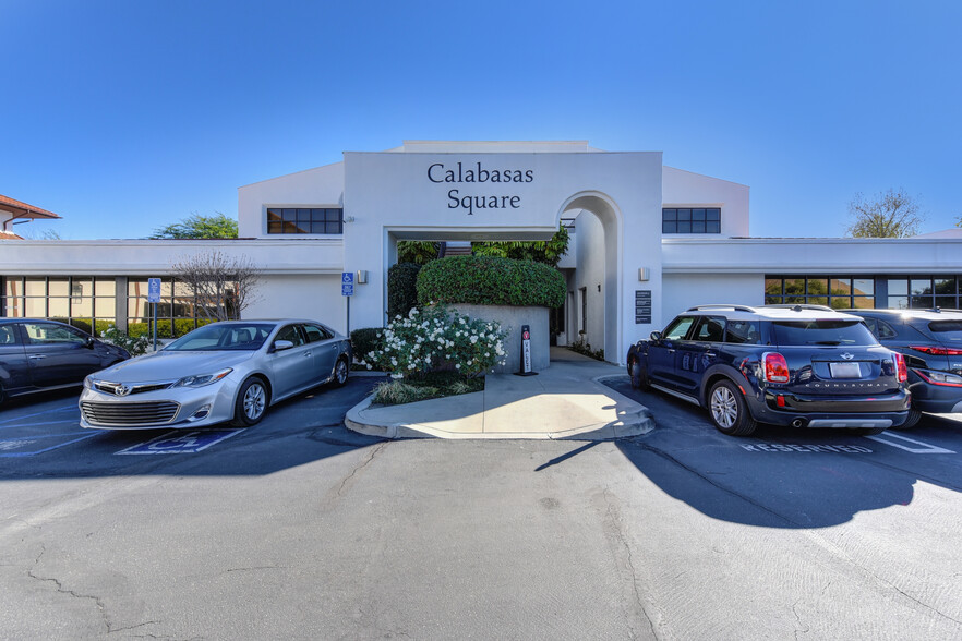 23621 Park Sorrento, Calabasas, CA for lease - Primary Photo - Image 1 of 9