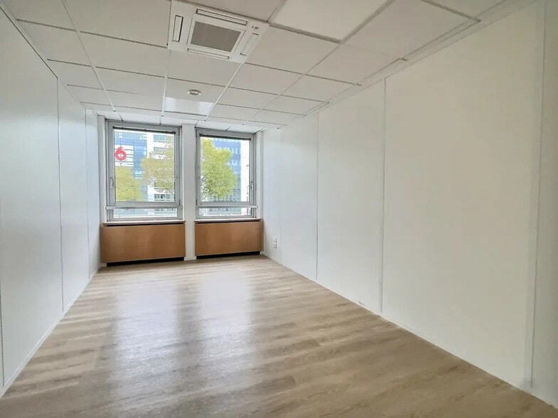 Office in Neuilly-sur-Seine for lease - Interior Photo - Image 3 of 10