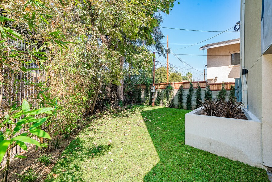 739 N Mariposa Ave, Los Angeles, CA for sale - Building Photo - Image 3 of 7