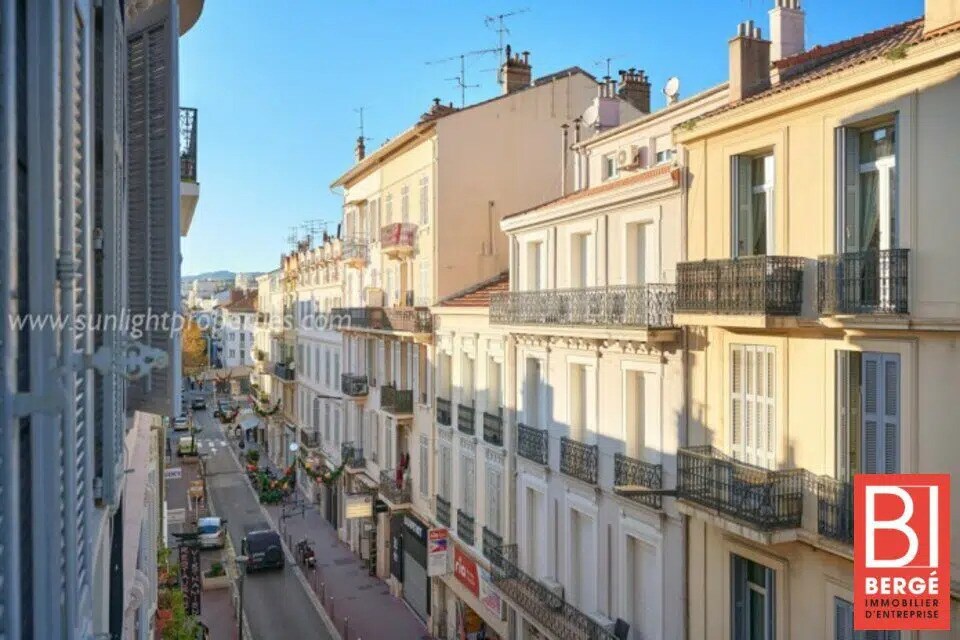 Retail in Cannes for lease Building Photo- Image 1 of 4