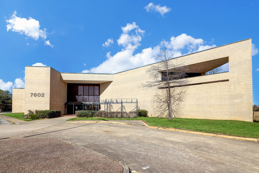 7638 Spring Cypress Rd, Spring, TX for sale - Building Photo - Image 1 of 1