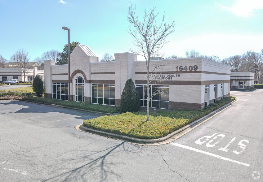 16409 Northcross Dr, Huntersville, NC for sale - Building Photo - Image 1 of 1