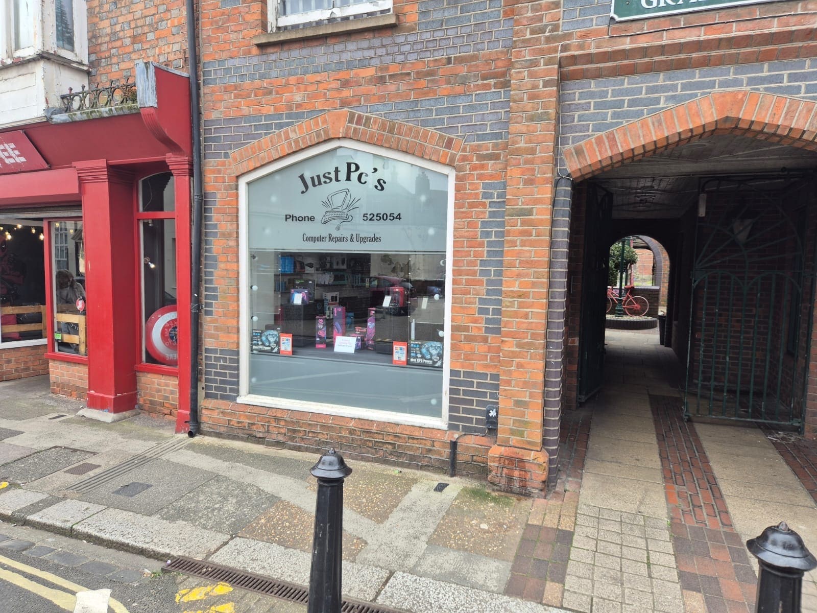 Grays Walk, Newport for lease Building Photo- Image 1 of 3