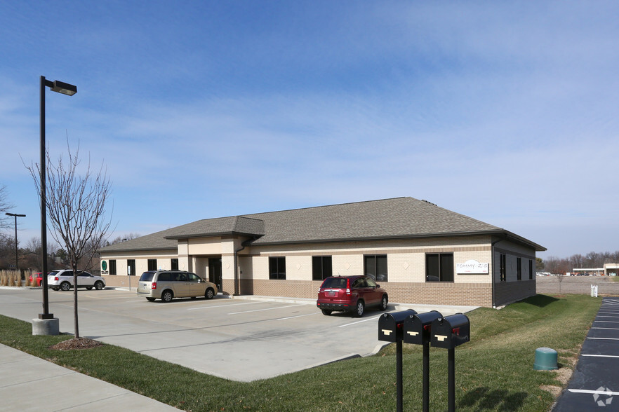 124 Springfield Ct, O'Fallon, IL for lease - Building Photo - Image 1 of 6