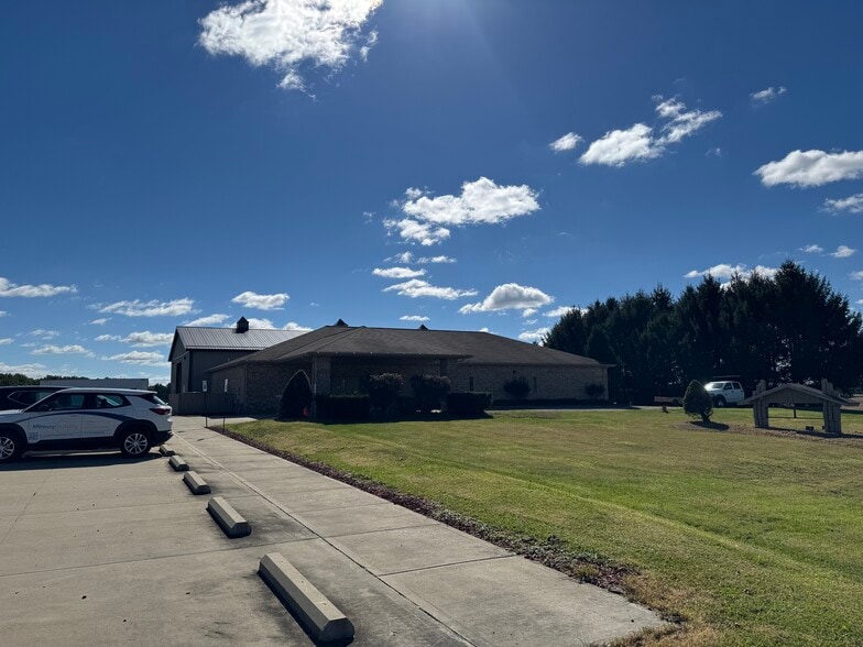 1046 Ekastown Rd, Saxonburg, PA for lease - Building Photo - Image 3 of 29