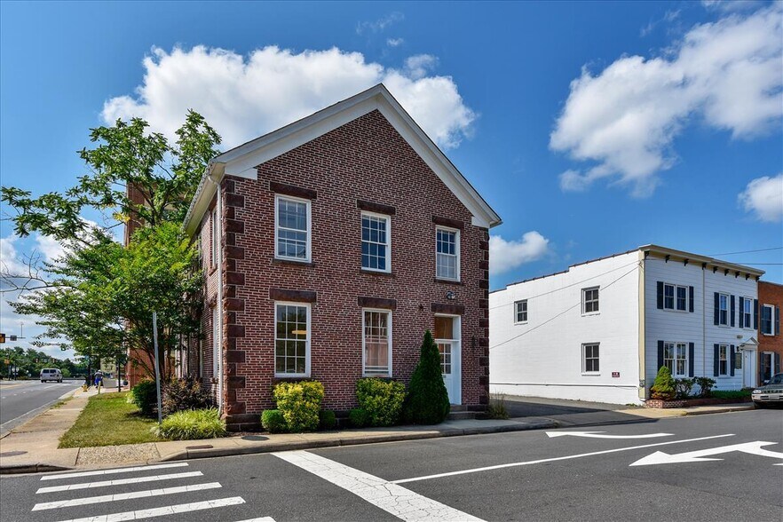 9251 Lee Ave, Manassas, VA for sale - Building Photo - Image 1 of 1