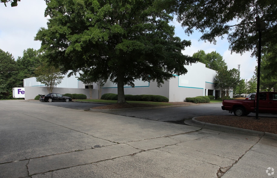 1723 Webb Dr, Norcross, GA for lease - Building Photo - Image 2 of 3