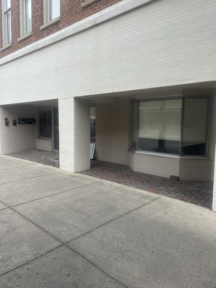 214 Main St, Frankfort, KY for lease - Building Photo - Image 2 of 8