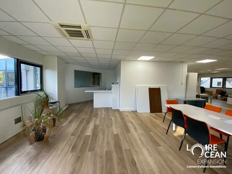 Office in Nantes for lease - Interior Photo - Image 2 of 3