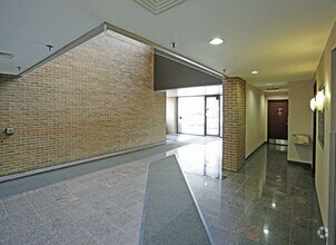 29255 Northwestern Hwy, Southfield, MI for sale Interior Photo- Image 1 of 3