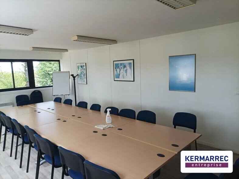 Office in Orvault for lease - Building Photo - Image 1 of 5